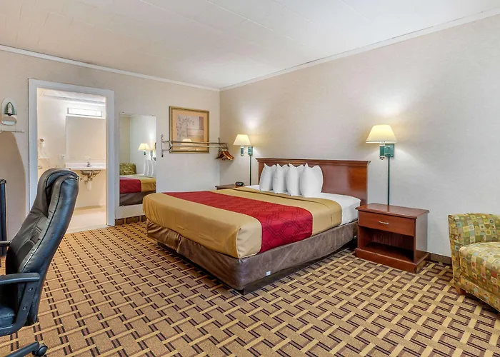 Rodeway Inn Mystic