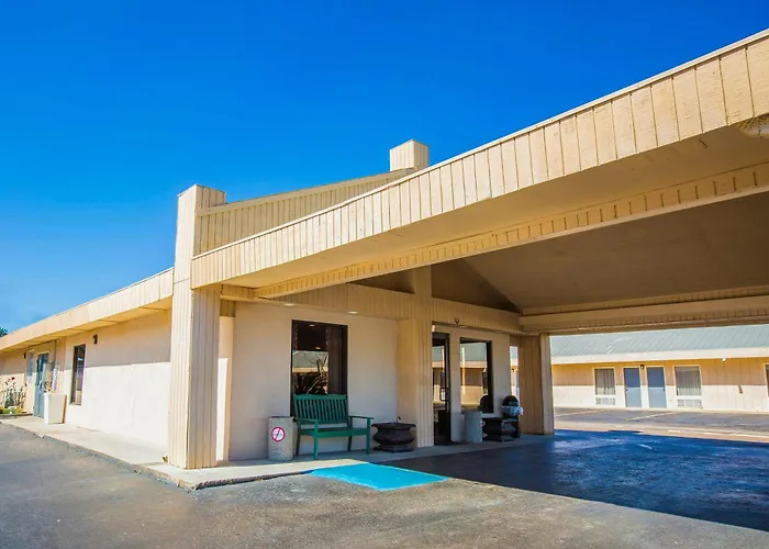 Rodeway Inn & Suites Brookhaven