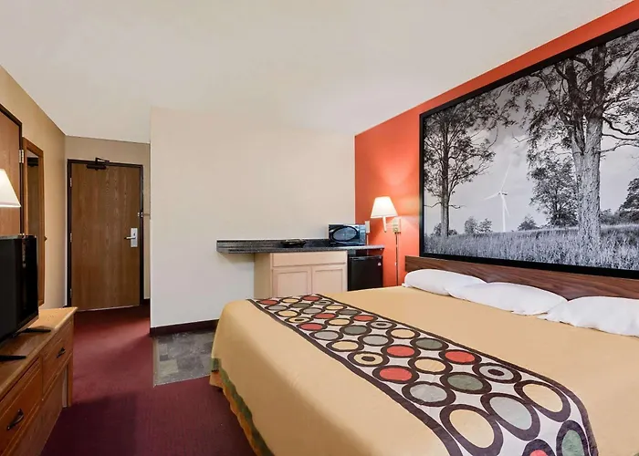 Hillside Inn & Suite