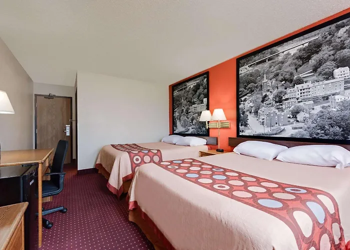 Hillside Inn & Suite