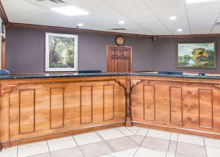 Days Inn By Wyndham Columbus-North Fort Moore