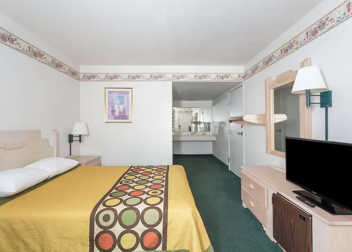 Super 8 By Wyndham Cottonwood
