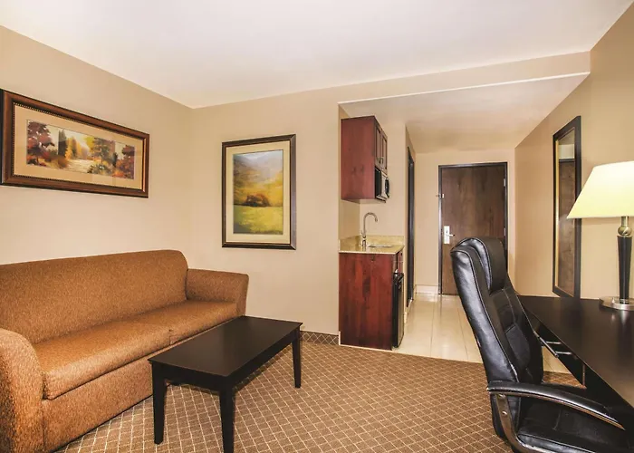 La Quinta By Wyndham Ely