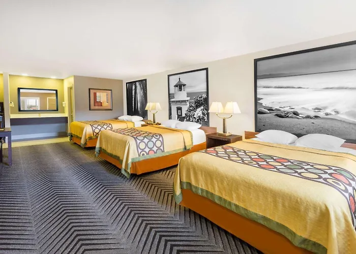 Super 8 By Wyndham Fortuna