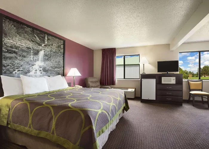 Super 8 By Wyndham Cameron