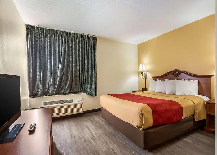 Econo Lodge Inn & Suites Fairview Heights St Louis