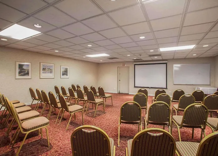 Quality Inn & Suites St Charles -West Chicago