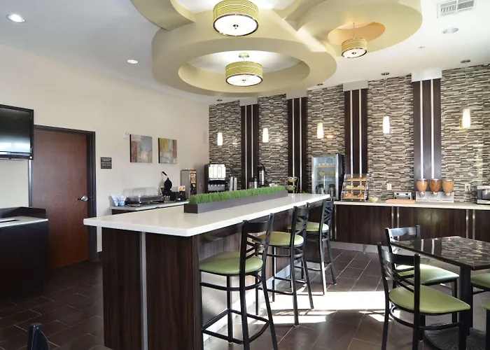 Quality Inn & Suites Kenedy - Karnes City