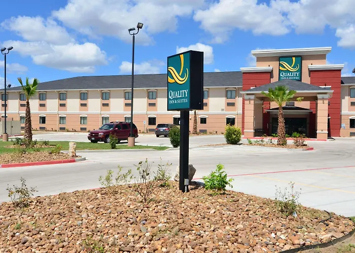 Quality Inn & Suites Kenedy - Karnes City