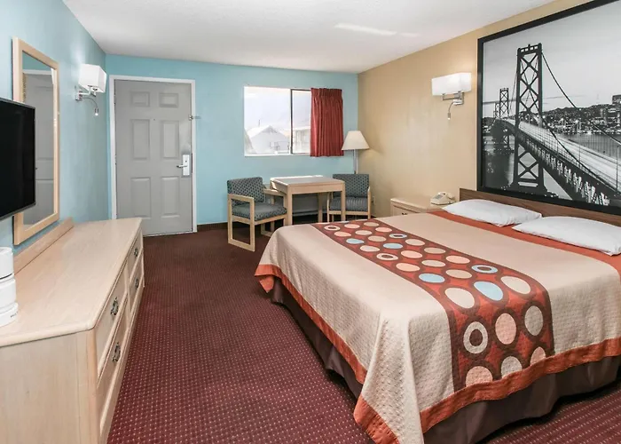Super 8 By Wyndham Bishop