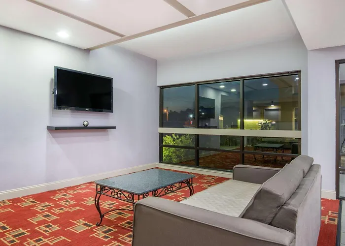 Super 8 By Wyndham Wichita South