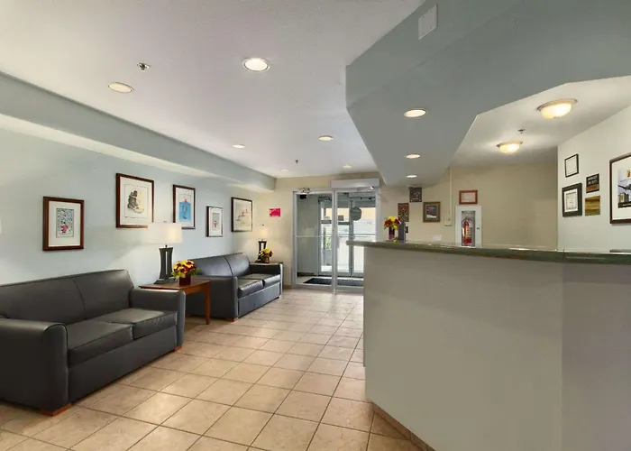 Super 8 By Wyndham Yellowknife