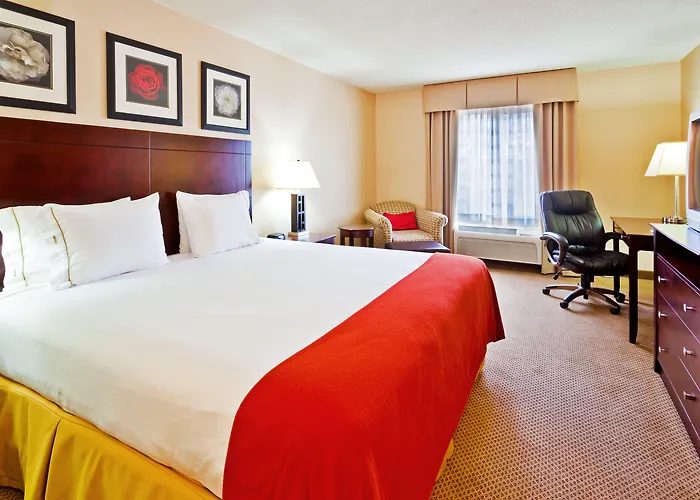 Holiday Inn Express & Suites Dickson By Ihg
