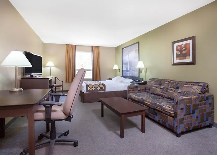 Super 8 By Wyndham Midland