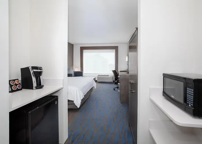 Holiday Inn Express & Suites Great Bend By Ihg