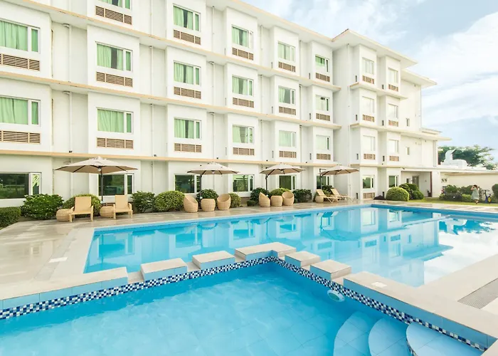 Microtel By Wyndham South Forbes Near Nuvali