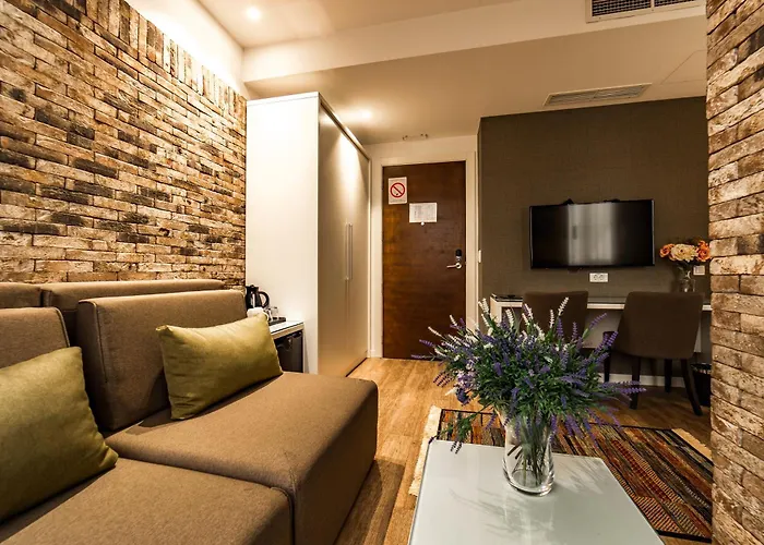 Belgrade Inn Garni Hotel