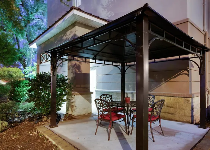 Holiday Inn Express Hotel & Suites Charleston - Northwoods By Ihg