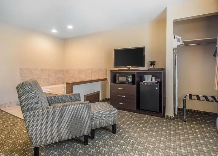 Quality Inn & Suites Decorah