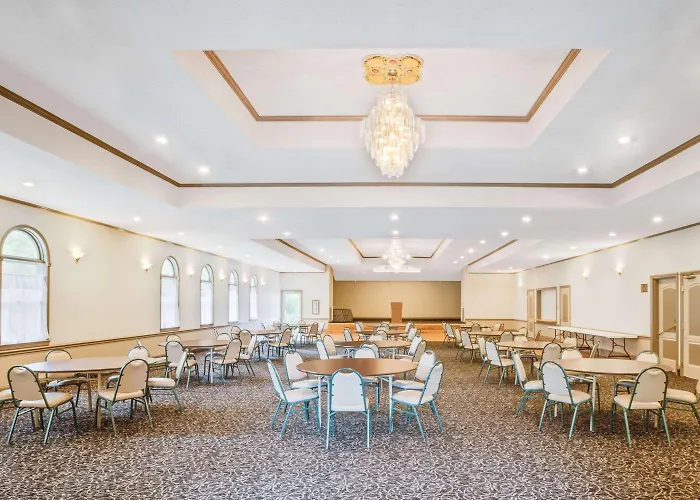 Super 8 By Wyndham Brooklyn