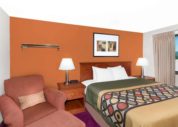 Super 8 By Wyndham Algona