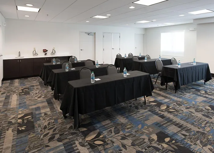 Holiday Inn Express & Suites East Wichita I-35 Andover By Ihg