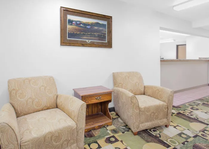 Super 8 By Wyndham Independence Ia