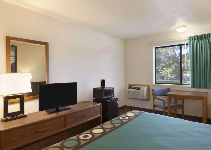 Super 8 By Wyndham Wall