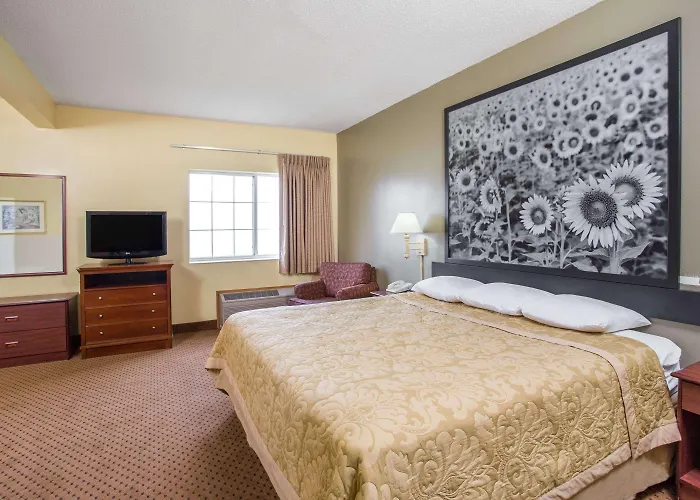 Super 8 By Wyndham Osage