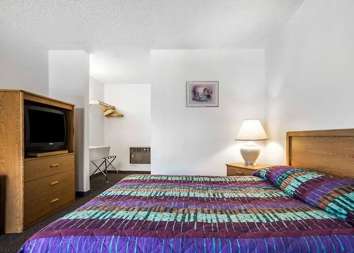Rodeway Inn & Suites