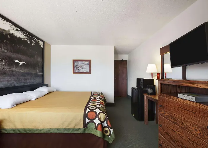 Super 8 By Wyndham Bowling Green