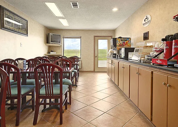 Super 8 By Wyndham Rayville