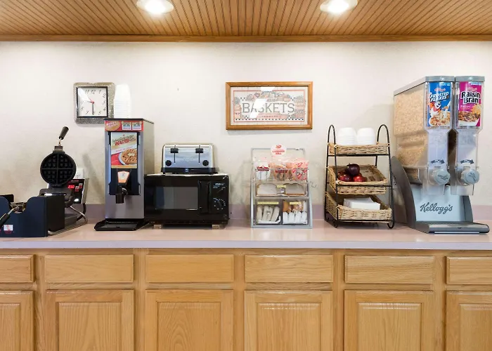 Super 8 By Wyndham Coshocton Roscoe Village