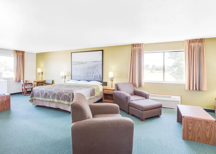 Super 8 By Wyndham Oelwein