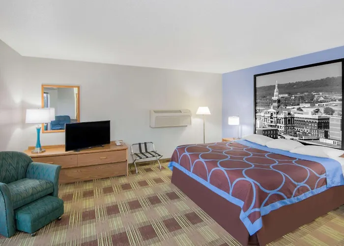 Super 8 By Wyndham Toledo