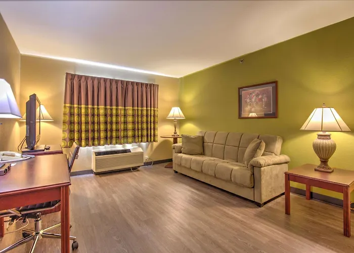 Super 8 By Wyndham Waterloo