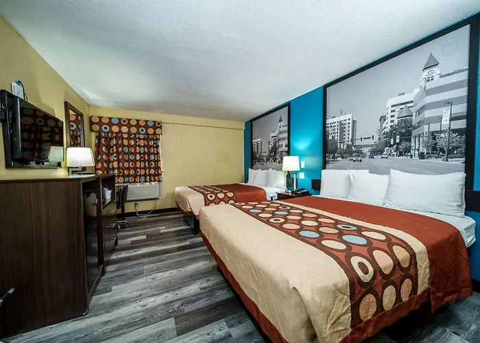 Super 8 By Wyndham Wichita Airport West Kellogg