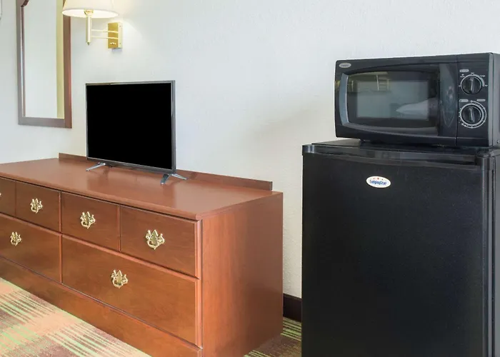 Super 8 By Wyndham Sweet Springs