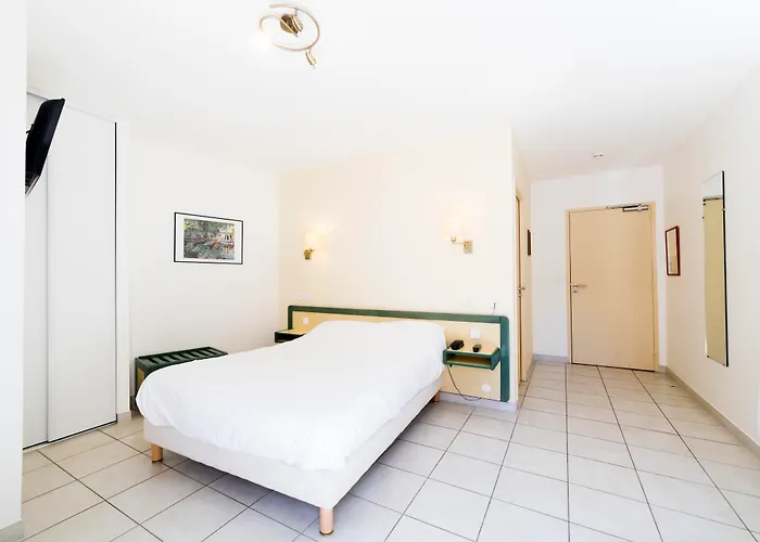 Logis Hotel Restaurant Le Cours