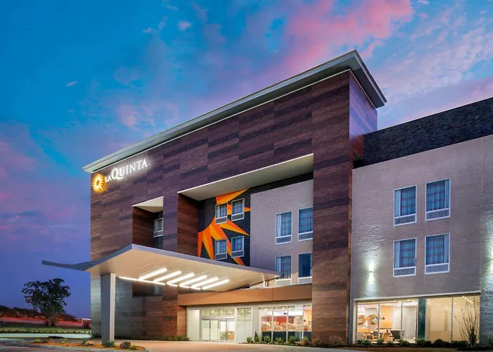 La Quinta Inn & Suites By Wyndham Lewisville