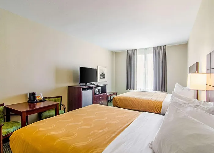 Quality Inn & Suites Near Tanger Outlet Mall