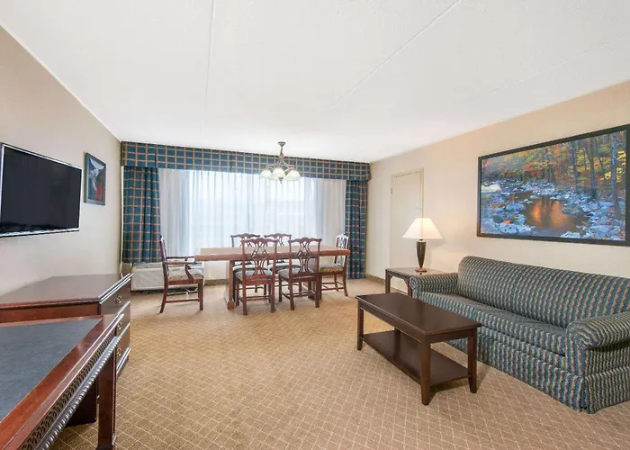 Ramada By Wyndham Cumberland Downtown