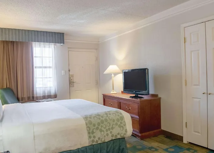 La Quinta Inn By Wyndham New Orleans Veterans / Metairie