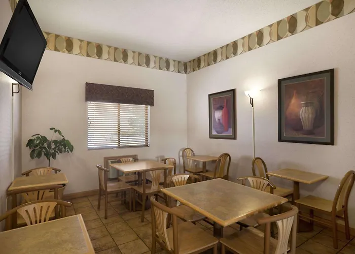Super 8 By Wyndham Collinsville St. Louis