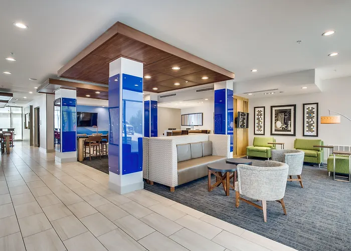 Holiday Inn Express & Suites - Denton South By Ihg