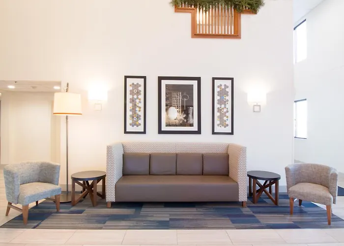 Holiday Inn Express & Suites - Worthington By Ihg