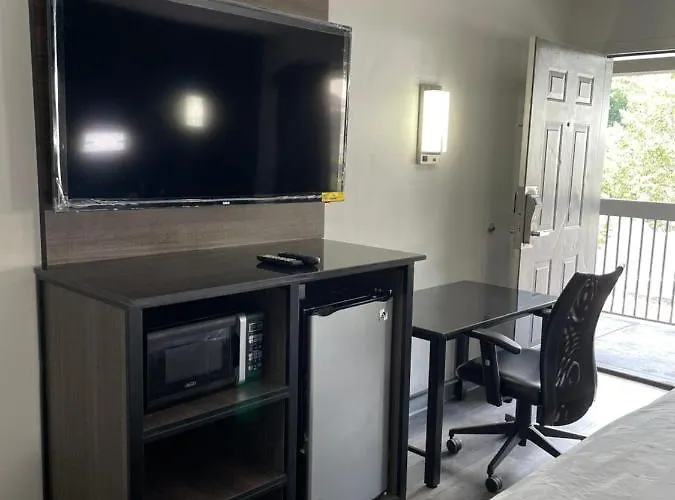 Griffin Inn & Suites