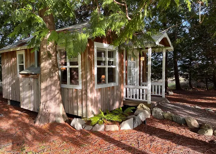 Lopez Farm Cottages & Tent Camping
