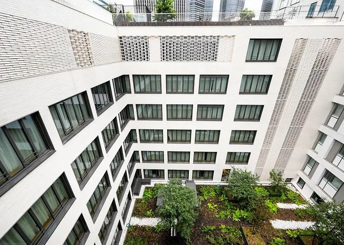 Staycity Aparthotels Paris La Defense