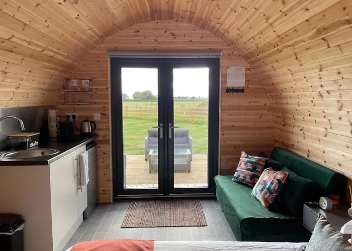 Little Meadow Pods With Hot Tub